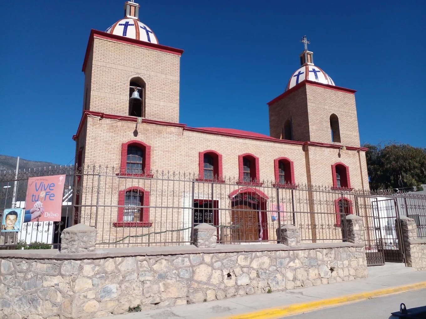 Fachada del templo de San Antonio de las Alazanas
